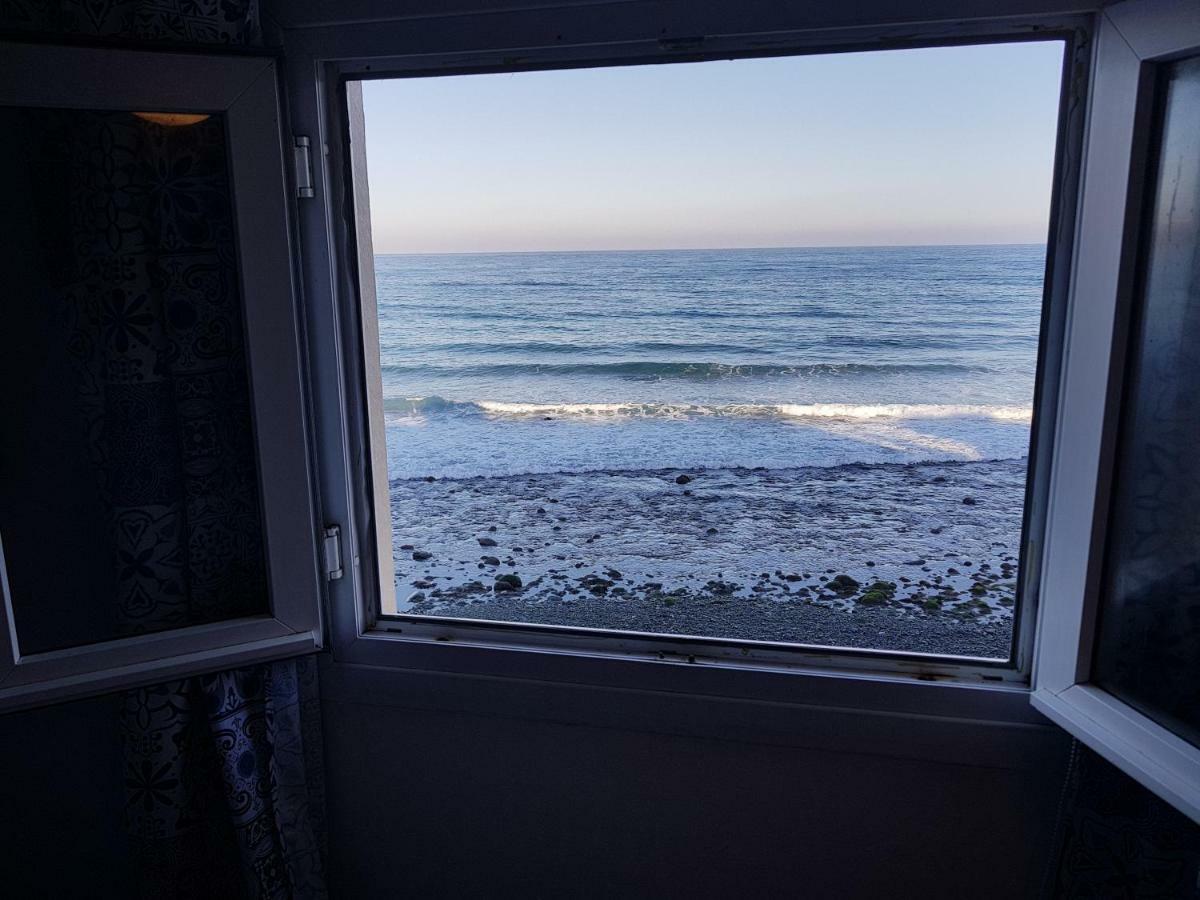 Bed And Breakfast By The Sea Pozo Izquierdo Экстерьер фото