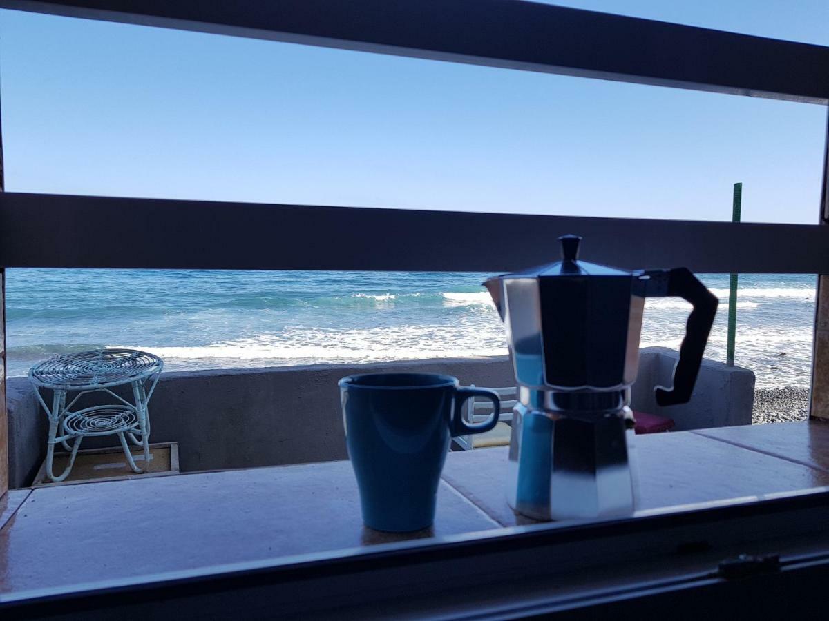 Bed And Breakfast By The Sea Pozo Izquierdo Экстерьер фото